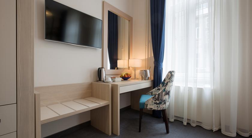 Five Points Square 21